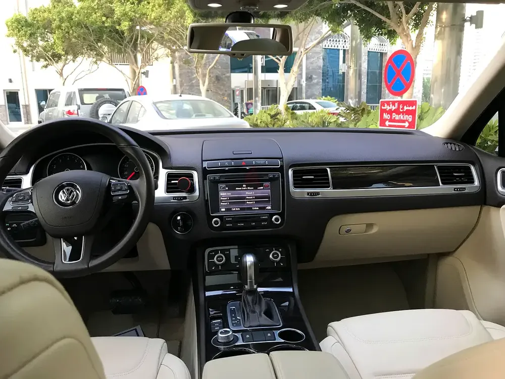 Volkswagen Touareg SEL 2016 GCC Specs I Original Paint I No Accident  Paint I Immaculate Condit - Image 6