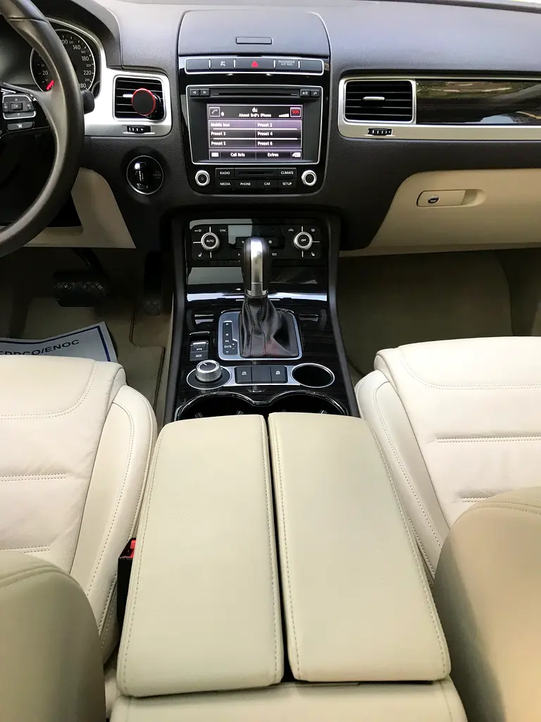 Volkswagen Touareg SEL 2016 GCC Specs I Original Paint I No Accident  Paint I Immaculate Condit - Image 7