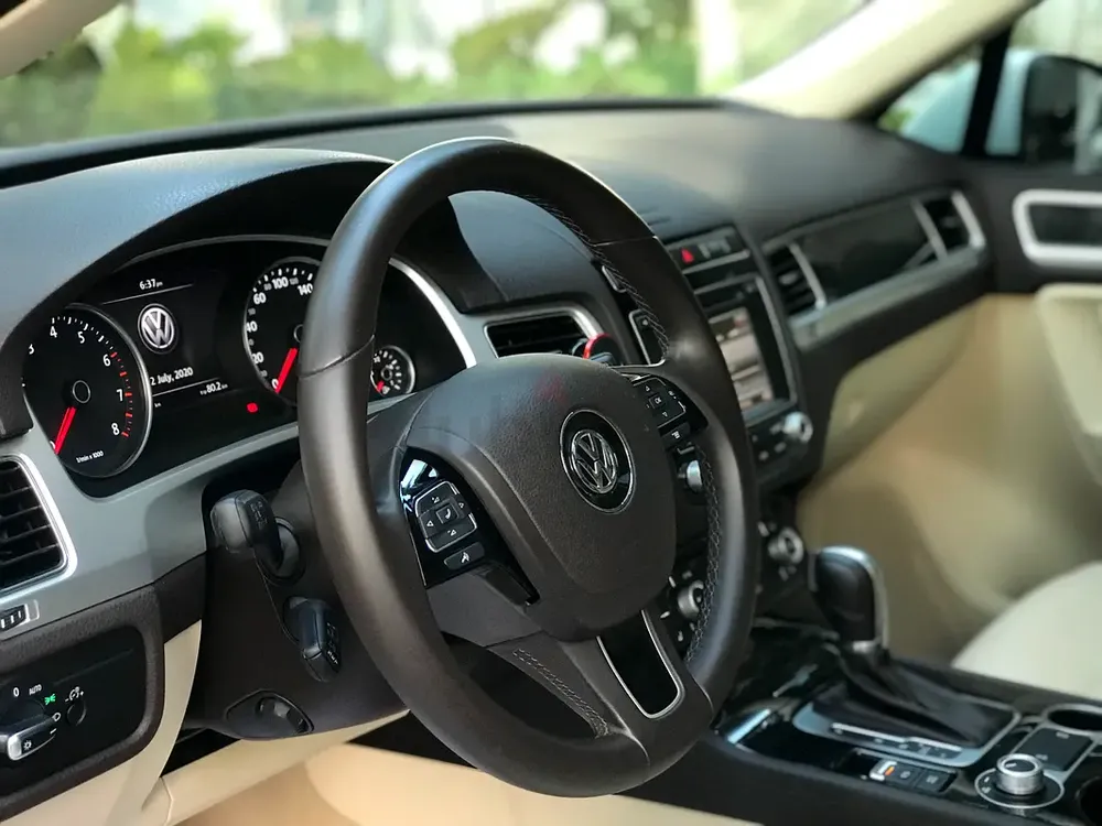 Volkswagen Touareg SEL 2016 GCC Specs I Original Paint I No Accident  Paint I Immaculate Condit - Image 9