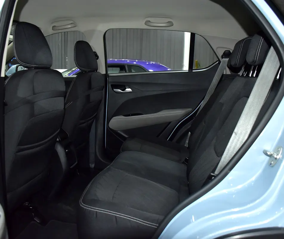 AED 823 EMi at 0% DP | Chevrolet Groove LT ( 2023 Model ) in Blue Color GCC Specs - Image 16