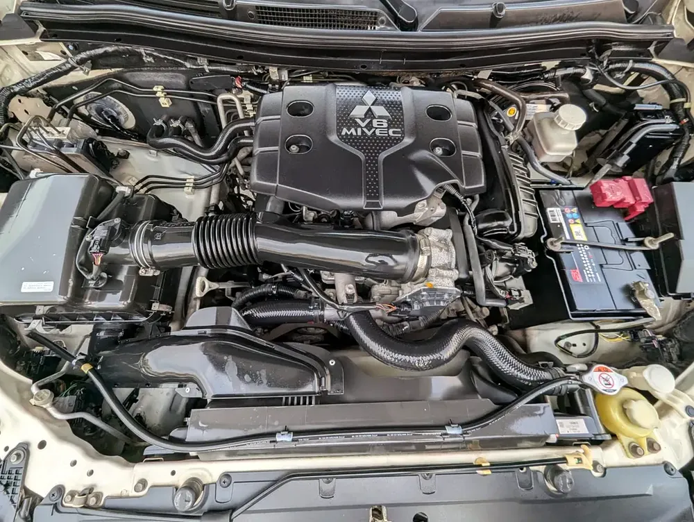 MITSUBISHI MONTERO SPORT 2016 GLS 4WD TOP LINE GCC IN EXCELLENT CONDITION - Image 13