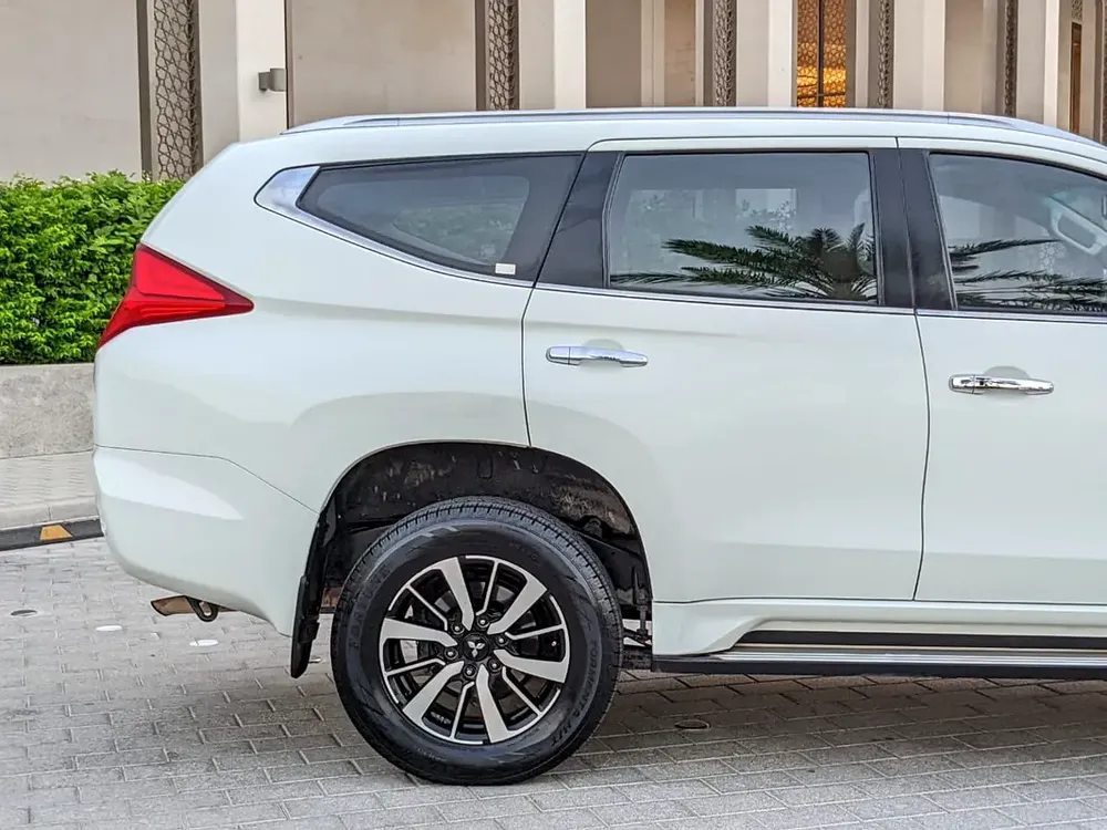 MITSUBISHI MONTERO SPORT 2016 GLS 4WD TOP LINE GCC IN EXCELLENT CONDITION - Image 14