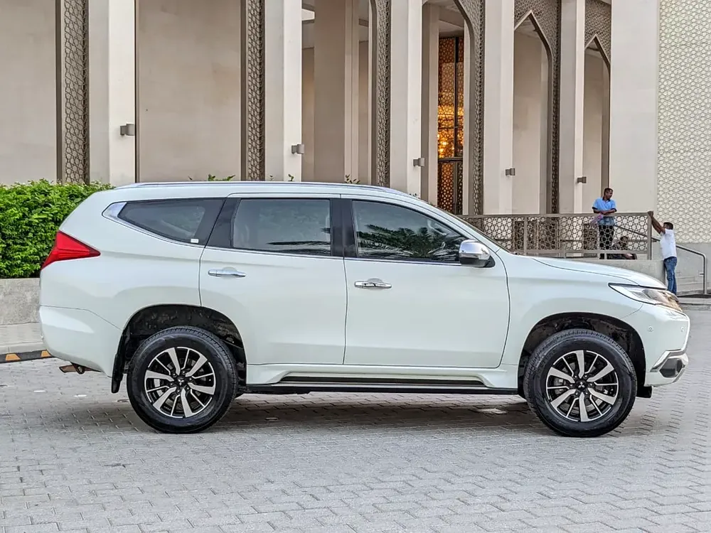 MITSUBISHI MONTERO SPORT 2016 GLS 4WD TOP LINE GCC IN EXCELLENT CONDITION - Image 17