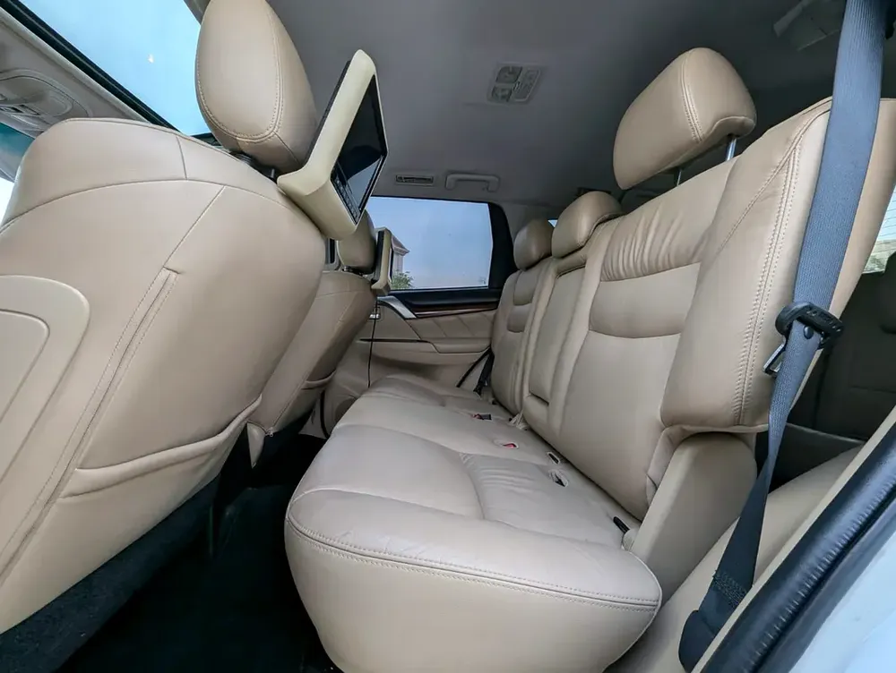 MITSUBISHI MONTERO SPORT 2016 GLS 4WD TOP LINE GCC IN EXCELLENT CONDITION - Image 4