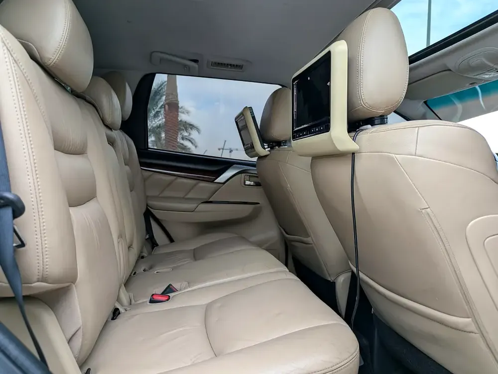 MITSUBISHI MONTERO SPORT 2016 GLS 4WD TOP LINE GCC IN EXCELLENT CONDITION - Image 5