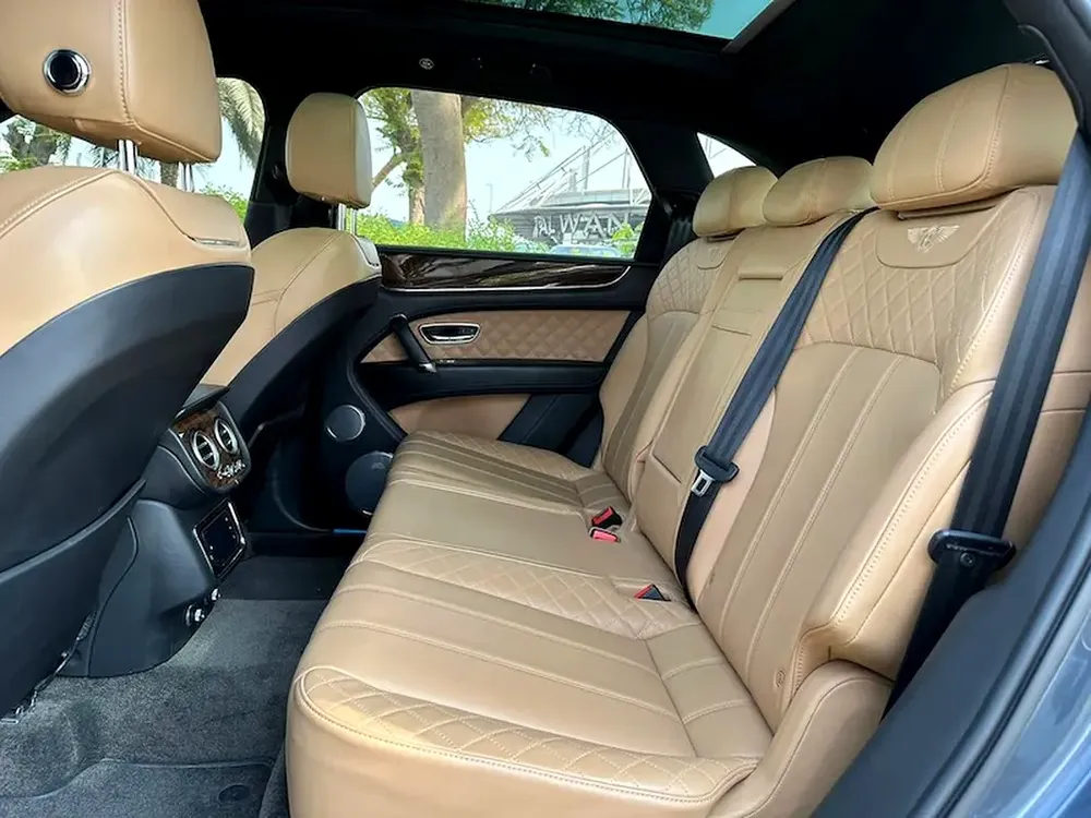 Bentley Bentayga W12 First Edition AWD 2017 GCC Specs - Image 10