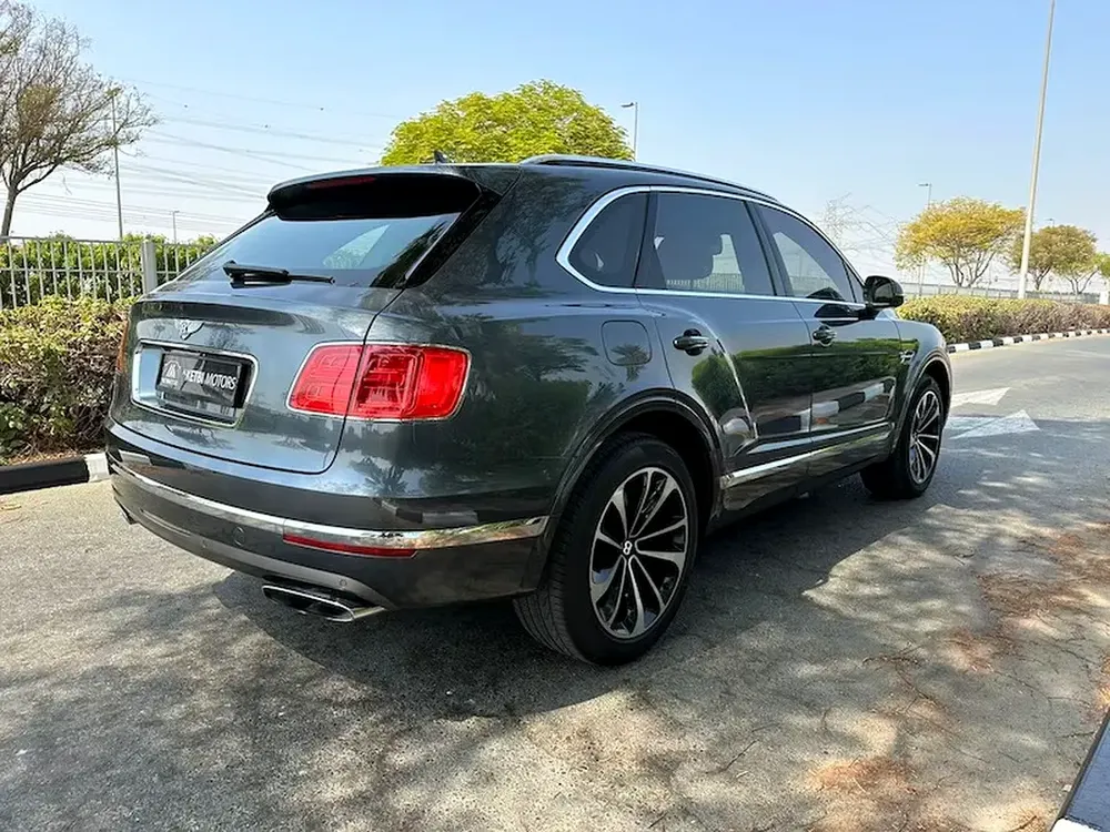 Bentley Bentayga W12 First Edition AWD 2017 GCC Specs - Image 6