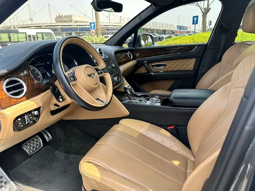 Bentley Bentayga W12 First Edition AWD 2017 GCC Specs - Image 8