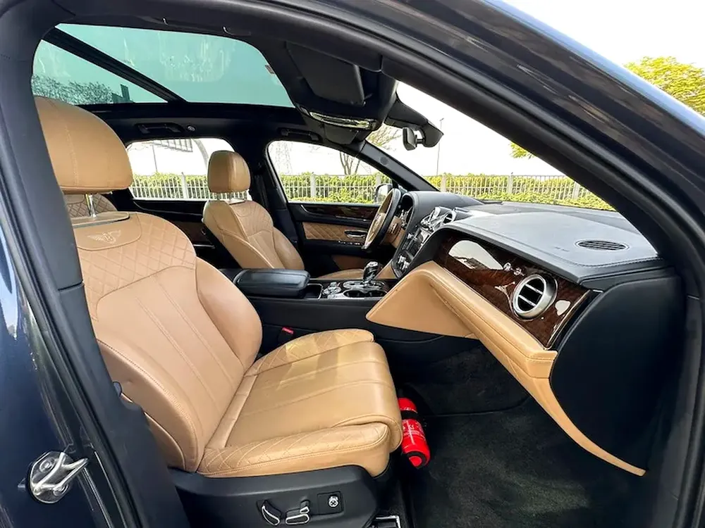 Bentley Bentayga W12 First Edition AWD 2017 GCC Specs - Image 9