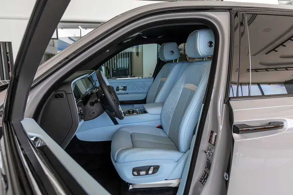 ROLLS-ROYCE CULLINAN | BLACK BADGE | EUROPEAN SPECS | FULL OPTION | BESPOKE SOUND SYSTEM | 2025 - Image 10