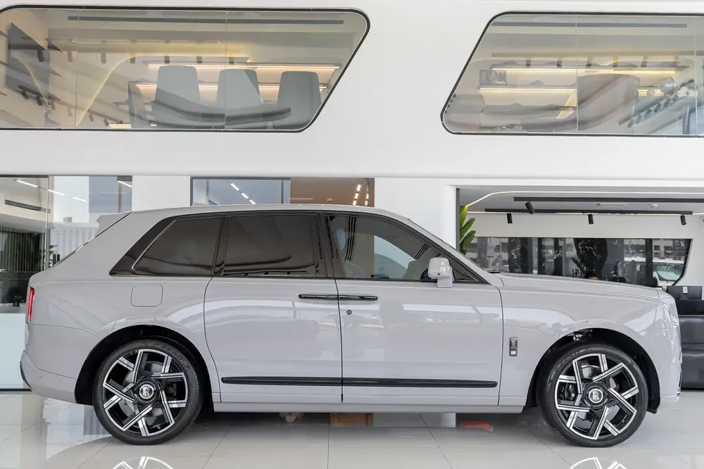 ROLLS-ROYCE CULLINAN | BLACK BADGE | EUROPEAN SPECS | FULL OPTION | BESPOKE SOUND SYSTEM | 2025 - Image 7