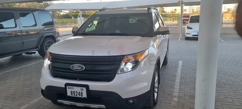 Ford Explorer Limited 2011 Japanese Specs - Pristine Condition - Image 4