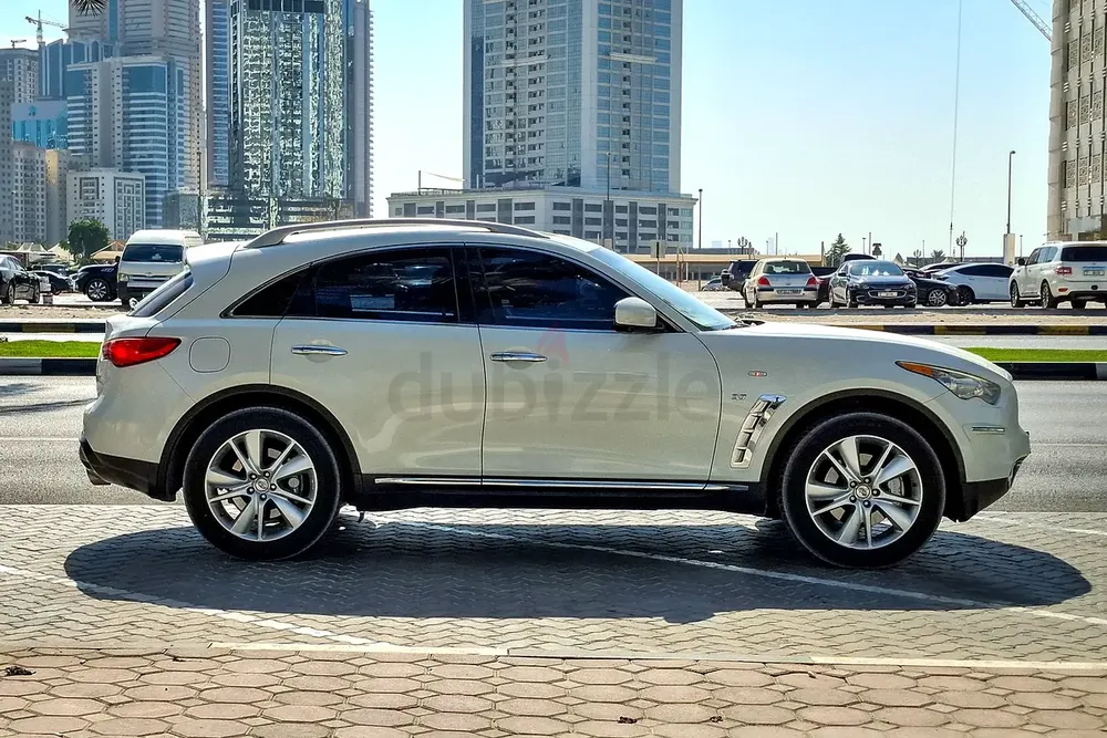 AED 699/month | 2018 Infiniti QX70 Excellence | GCC Specs | Ref#393550 - Image 4