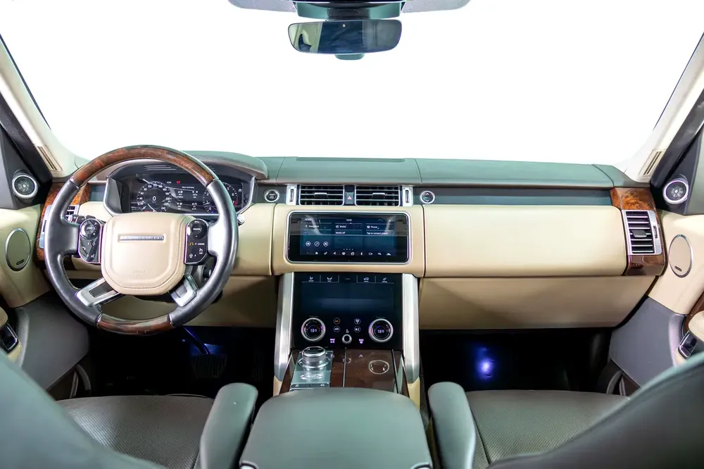 Range Rover Vogue Long Wheel Base-GCC-SVO Kit-Full Service History Available-Under Warranty - Image 10