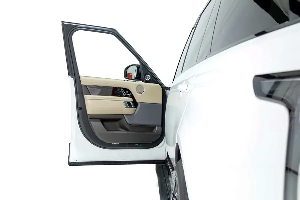 Range Rover Vogue Long Wheel Base-GCC-SVO Kit-Full Service History Available-Under Warranty - Image 12