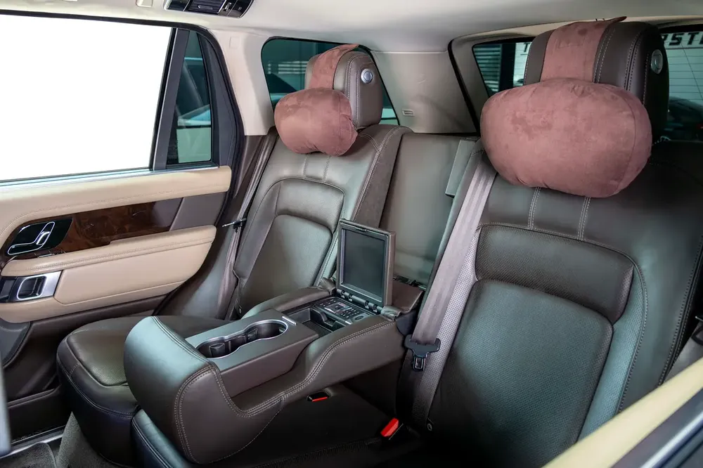 Range Rover Vogue Long Wheel Base-GCC-SVO Kit-Full Service History Available-Under Warranty - Image 15