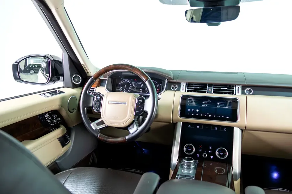 Range Rover Vogue Long Wheel Base-GCC-SVO Kit-Full Service History Available-Under Warranty - Image 19