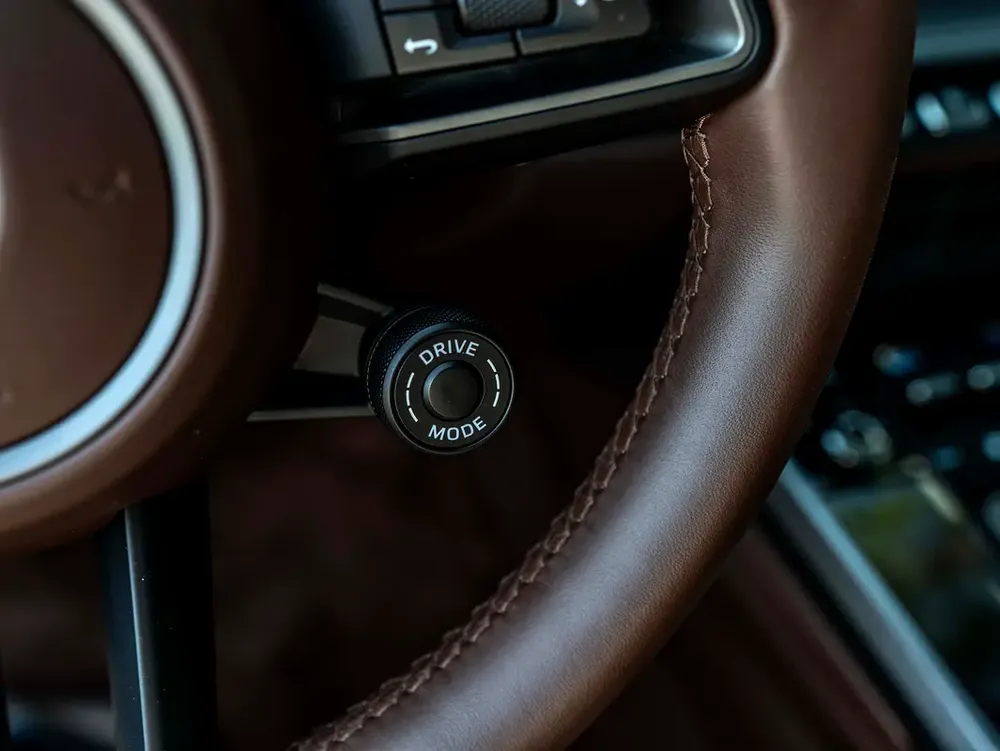 0% DOWN | WARRANTY - SERVICE HISTORY | RAMADAN ALL-INCLUSIVE | 911 CARRERA COUPE (992.2) - Image 15