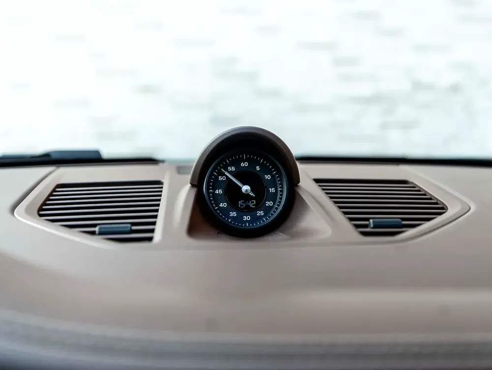 0% DOWN | WARRANTY - SERVICE HISTORY | RAMADAN ALL-INCLUSIVE | 911 CARRERA COUPE (992.2) - Image 16