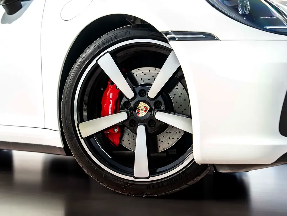 0% DOWN | WARRANTY - SERVICE HISTORY | RAMADAN ALL-INCLUSIVE | 911 CARRERA COUPE (992.2) - Image 5