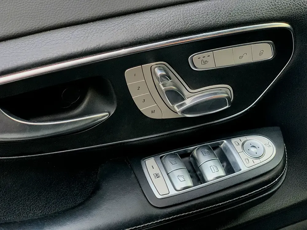 Mercedes-Benz V250 | Model 2020 | 6 Seater | GCC Specs - Image 10