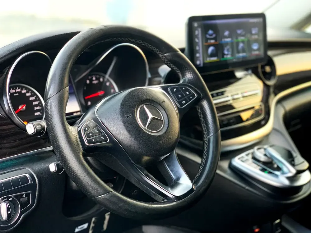 Mercedes-Benz V250 | Model 2020 | 6 Seater | GCC Specs - Image 7