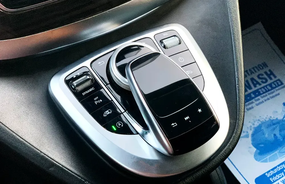 Mercedes-Benz V250 | Model 2020 | 6 Seater | GCC Specs - Image 9