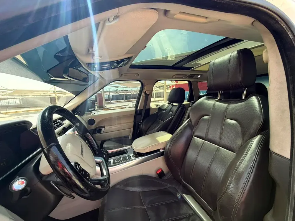 Land Rover Range Rover Sport V8 Supercharged 2014 - GCC Specs - Mint condition - Super clean - Image 14
