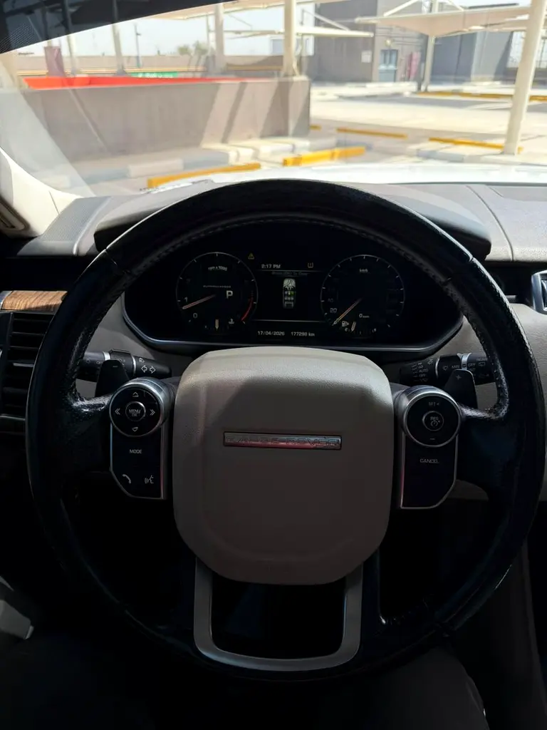 Land Rover Range Rover Sport V8 Supercharged 2014 - GCC Specs - Mint condition - Super clean - Image 15