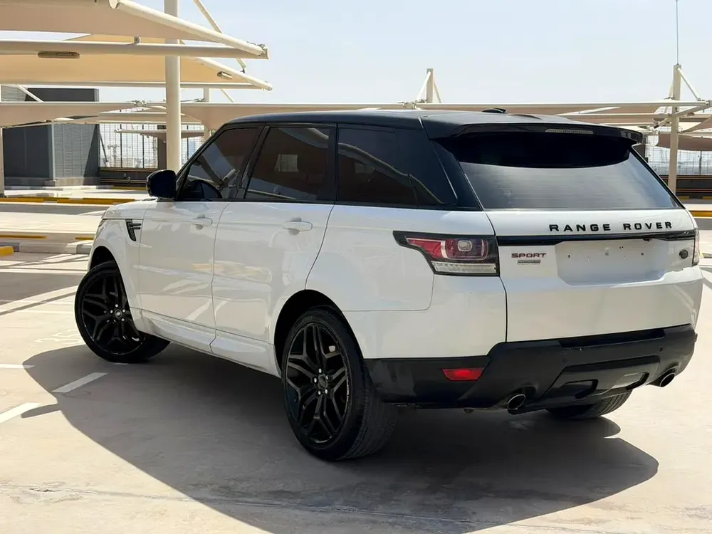 Land Rover Range Rover Sport V8 Supercharged 2014 - GCC Specs - Mint condition - Super clean - Image 4