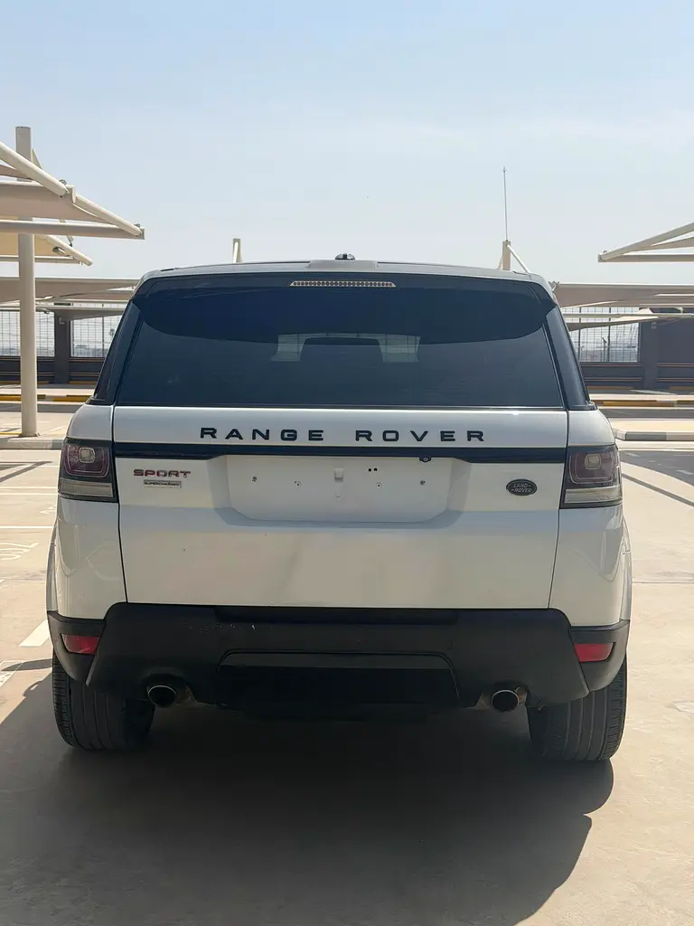 Land Rover Range Rover Sport V8 Supercharged 2014 - GCC Specs - Mint condition - Super clean - Image 6