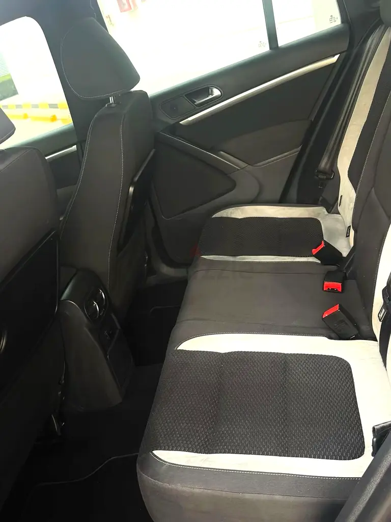 Volkswagen Tiguan 2013 | GCC Specs | Reliable Family 5-Seater - Image 11