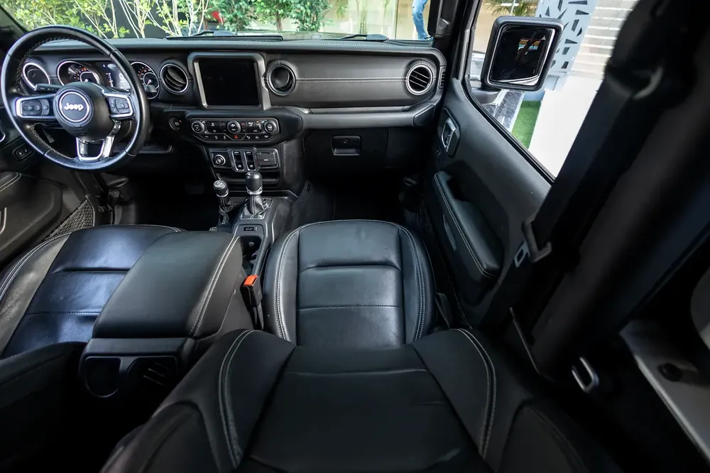 Jeep Wrangler Sahara 80th Anniversary 2021 GCC under Agency Warranty - Image 12