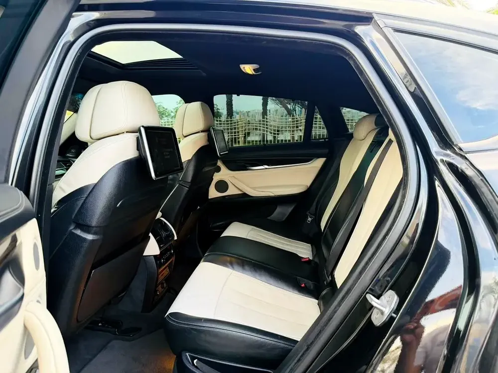 BMW X6 xDrive 50i Luxury / GCC Specs / Direct Owner / Agency Maintained - Image 12