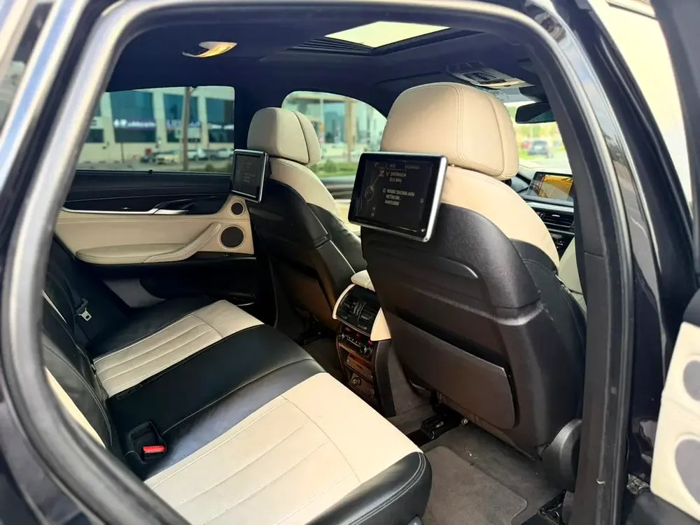 BMW X6 xDrive 50i Luxury / GCC Specs / Direct Owner / Agency Maintained - Image 13