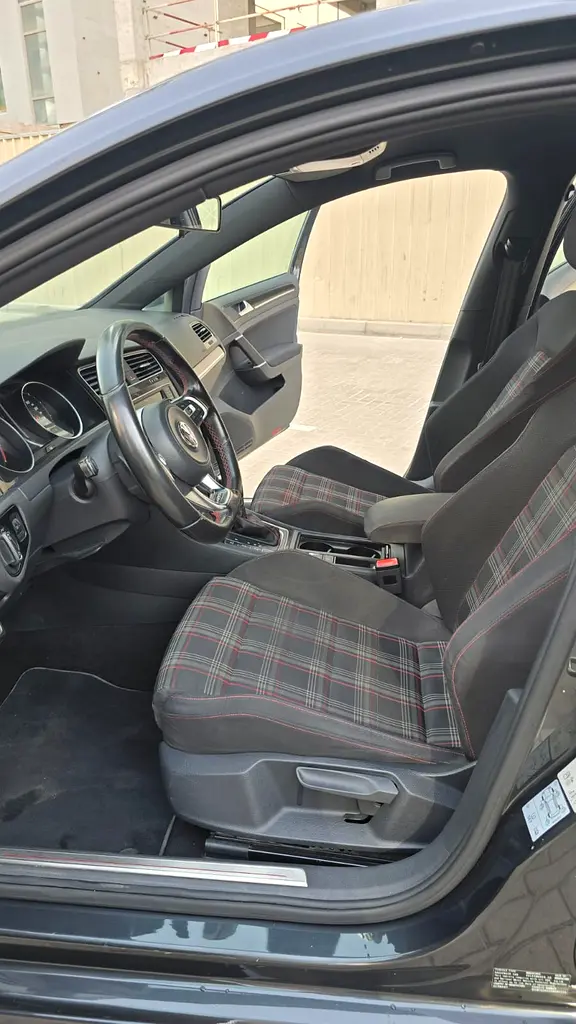 2016 Volkswagen Golf GTI SE | GCC Specs | Well Maintained | Great Condition - Image 12
