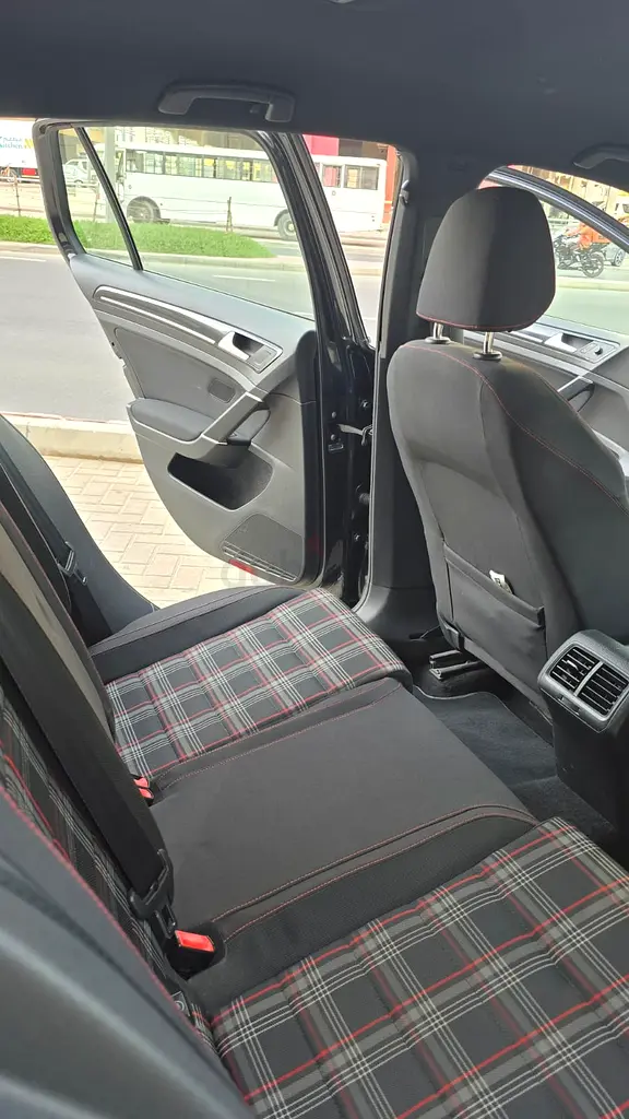 2016 Volkswagen Golf GTI SE | GCC Specs | Well Maintained | Great Condition - Image 13