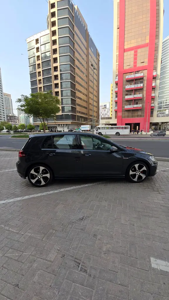 2016 Volkswagen Golf GTI SE | GCC Specs | Well Maintained | Great Condition - Image 5