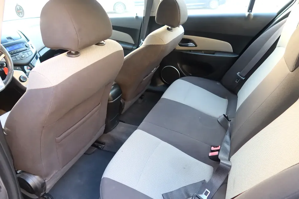 Chevrolet Cruze 2017 LS | GCC Specs | Excellent Condition - Image 12