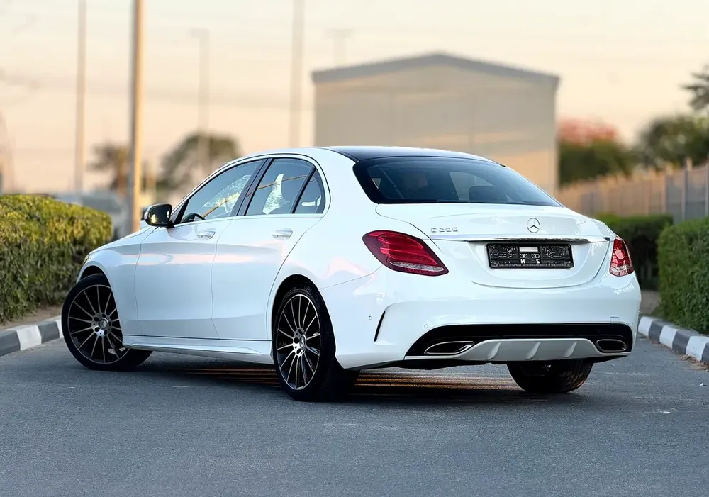 2015 Mercedes-Benz C-Class C200 Elegance | GCC Specs - Image 4