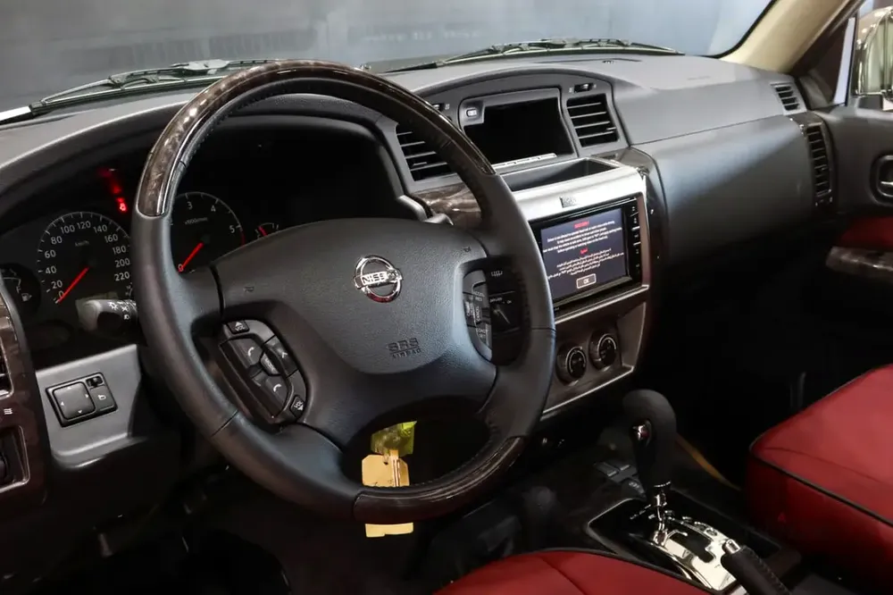 2023 ll Nissan Patrol ll Super Safari M/T ll Gcc ll Warranty 5 Years Unlimited Km - Image 7