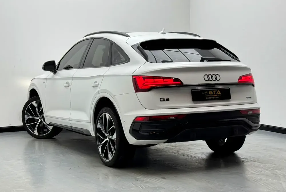 2024 Audi Q5 Sportback S-Line 45 TFSI Quattro, 2029 Audi Warranty and Service Pack, GCC - Image 4
