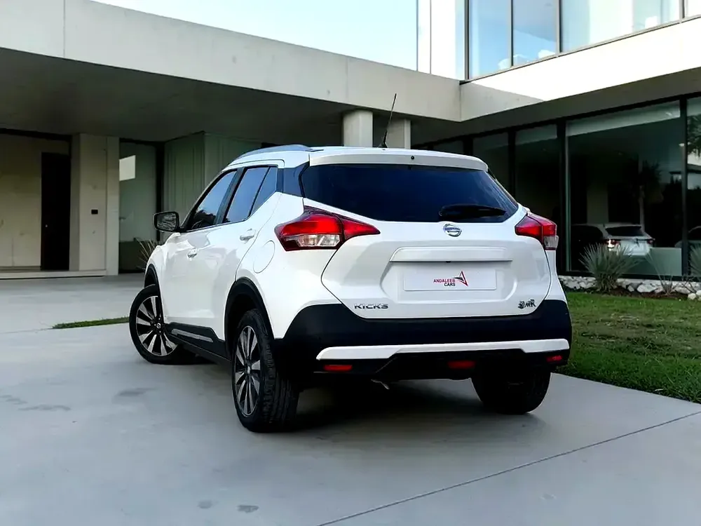 AED 750 P.M | 0% DOWN PAYMENT | NISSAN KICKS | 2018 - Image 4