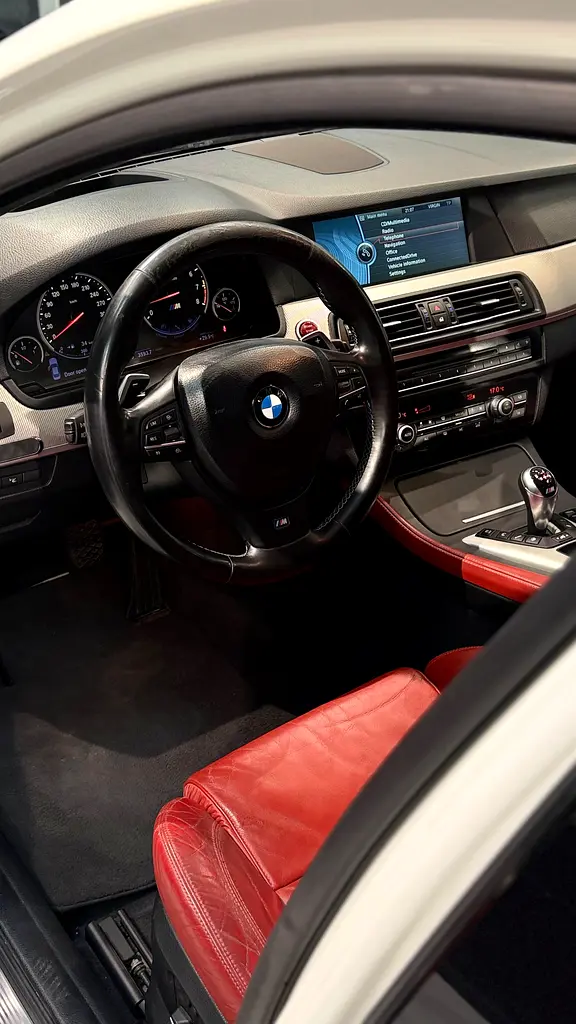 BMW M5 2013 | GCC Specs | Low Mileage | Excellent Condition - Image 15