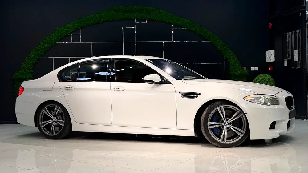 BMW M5 2013 | GCC Specs | Low Mileage | Excellent Condition - Image 5