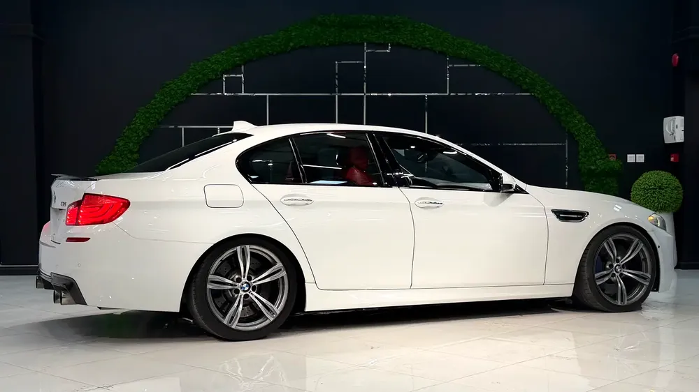 BMW M5 2013 | GCC Specs | Low Mileage | Excellent Condition - Image 8