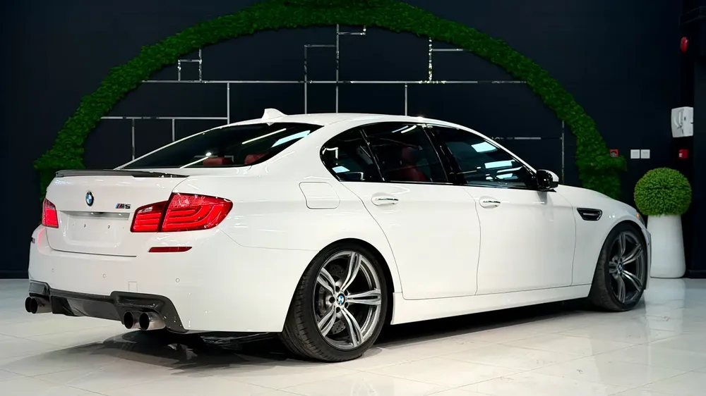 BMW M5 2013 | GCC Specs | Low Mileage | Excellent Condition - Image 9