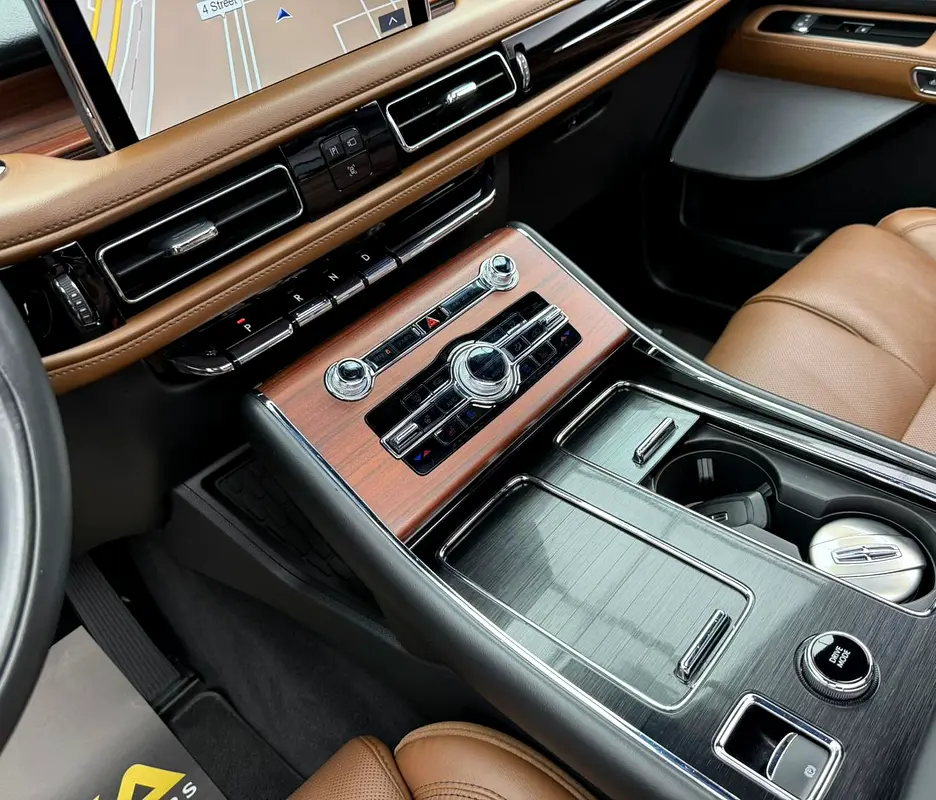2023 Lincoln Aviator Reserve, 2028 Lincoln Warranty + Service Pack, 7 Seater, Fully Loaded, GCC - Image 16
