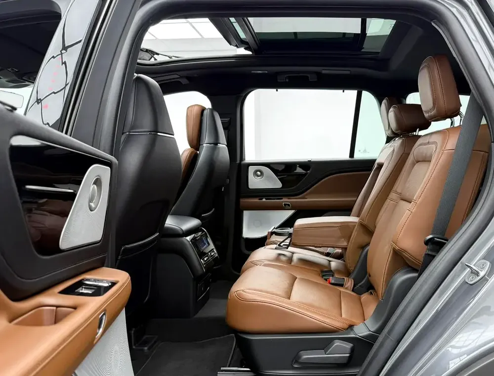 2023 Lincoln Aviator Reserve, 2028 Lincoln Warranty + Service Pack, 7 Seater, Fully Loaded, GCC - Image 17