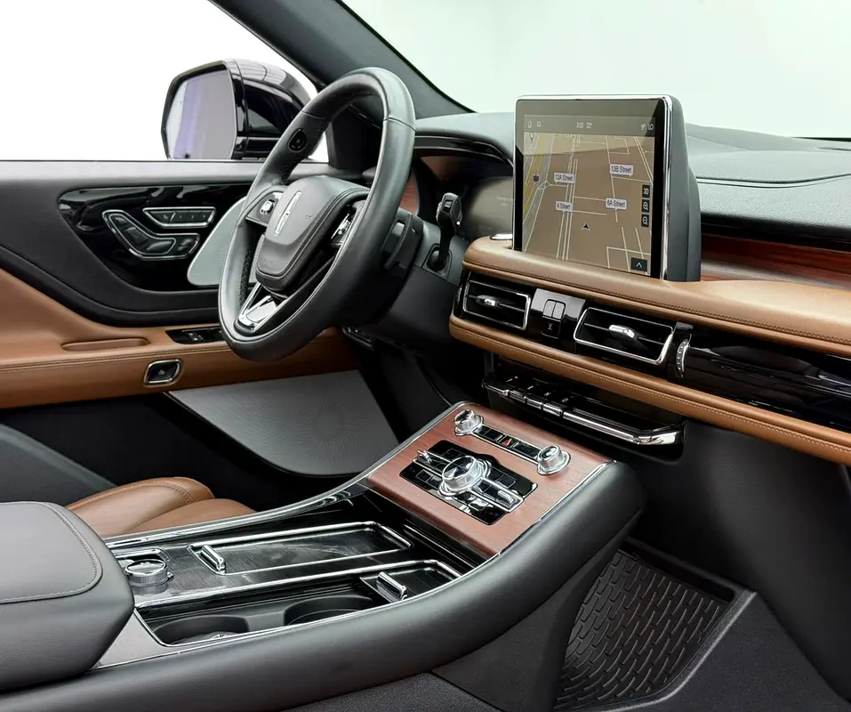 2023 Lincoln Aviator Reserve, 2028 Lincoln Warranty + Service Pack, 7 Seater, Fully Loaded, GCC - Image 7